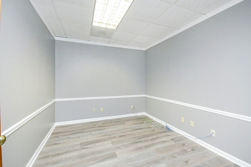 More Photos Of 3084 Mercer University Dr, Chamblee Office For Sale