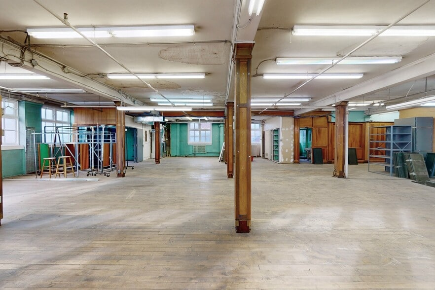 More Photos Of 10-14 Mccaul St, Toronto Office For Sale