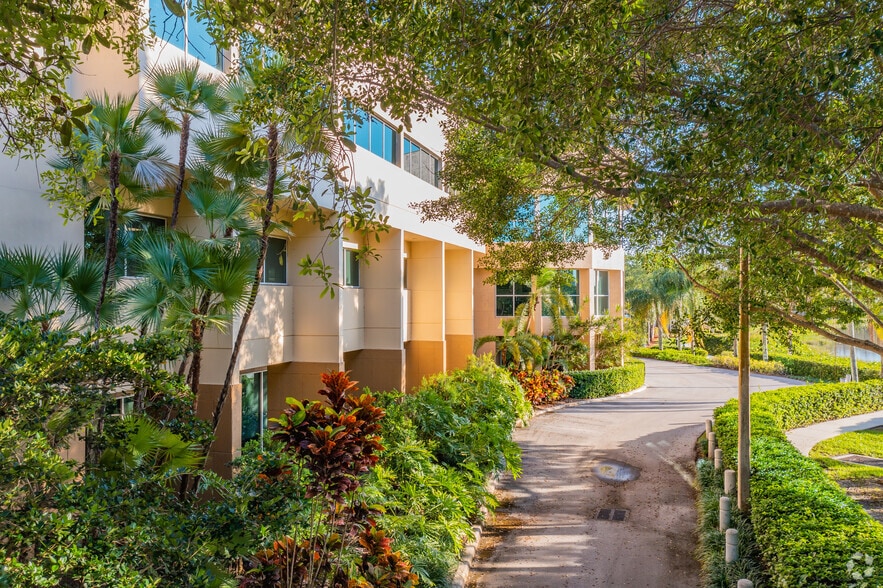 More Photos Of 1625 N Commerce Pky, Weston Medical For Lease