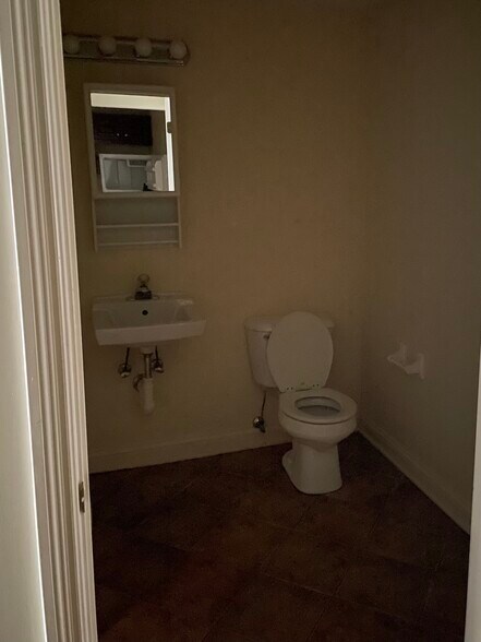 More Photos Of 102 Manor Ave, Bardstown Office For Sale