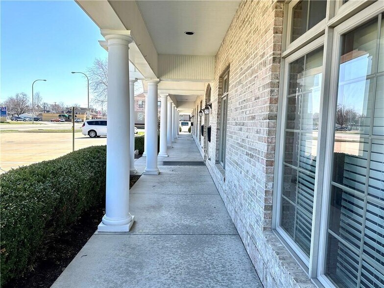 More Photos Of 909-921 Lake Land Blvd, Mattoon Office For Sale