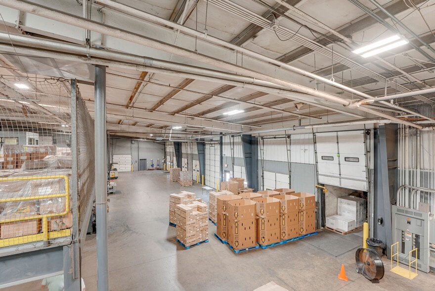 More Photos Of 400 Great Lakes Pky, Bellevue Warehouse For Sale