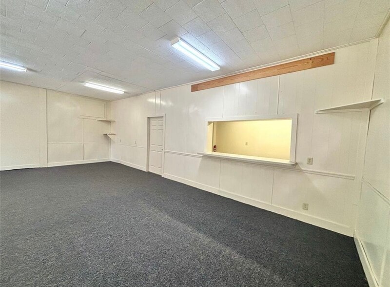 More Photos Of 110 N Zavalla St, Jasper Showroom For Sale