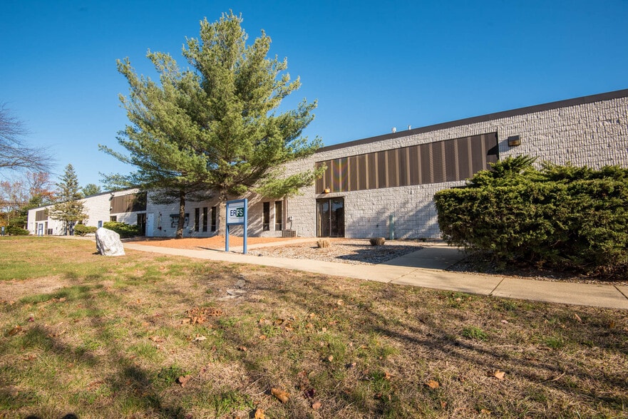 More Photos Of 999 Airport Rd, Lakewood Warehouse For Lease