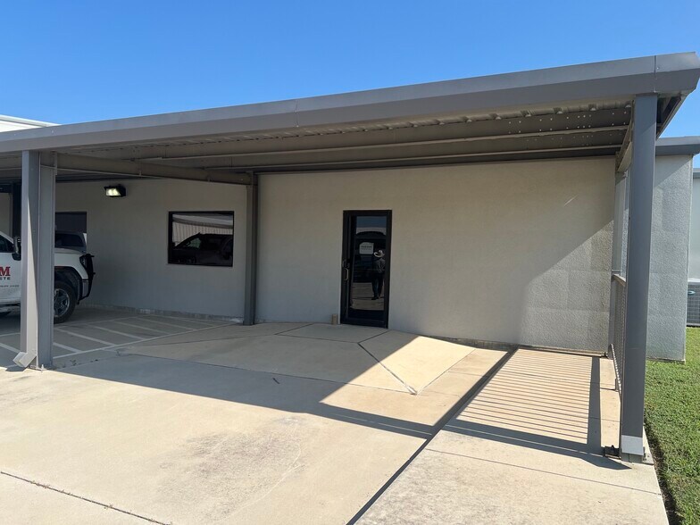 More Photos Of 4301 Danhil Dr, Brownwood Manufacturing For Lease
