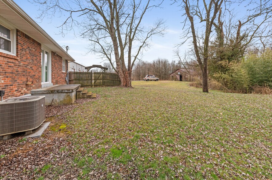 More Photos Of 3625 New Shepherdsville Rd, Bardstown Flex For Sale