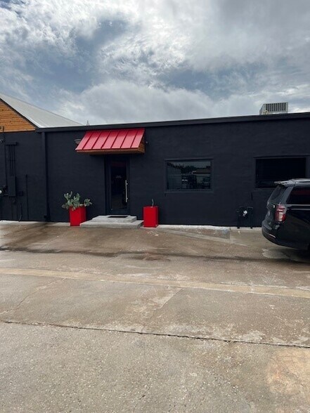 More Photos Of 3119 Interstate 30, Mesquite Showroom For Sale