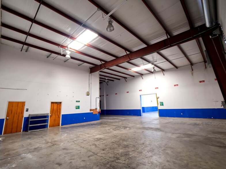 More Photos Of 402 Chairman Ct, DeBary Warehouse For Lease