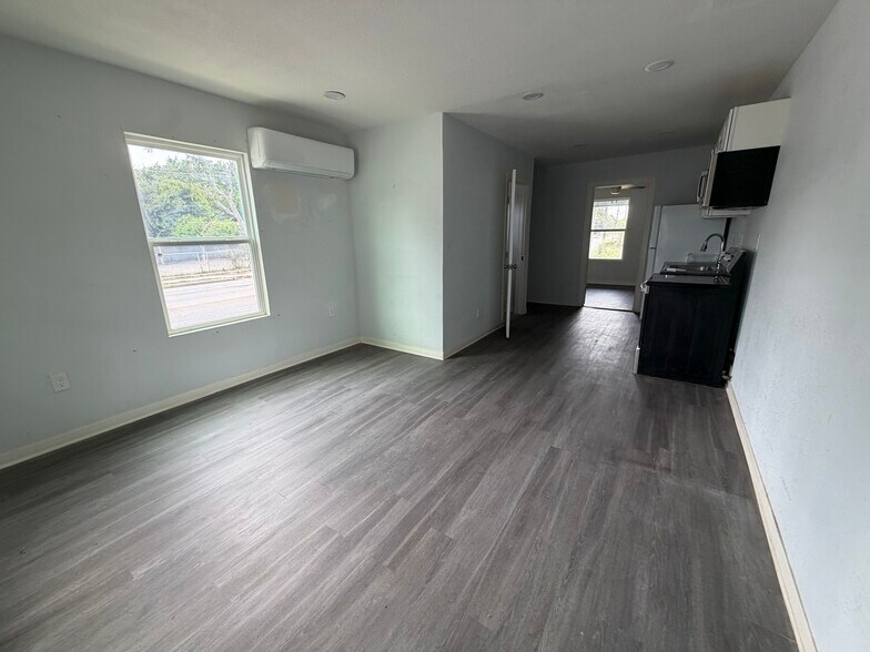 More Photos Of 101 Stanley Ct, San Antonio Multifamily For Sale