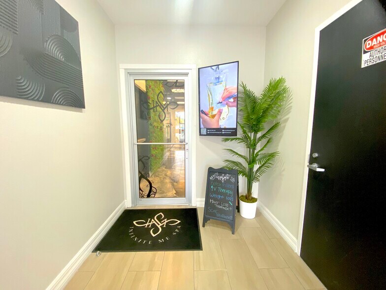 More Photos Of 3801 Avalon Park East Blvd, Orlando Unknown For Lease