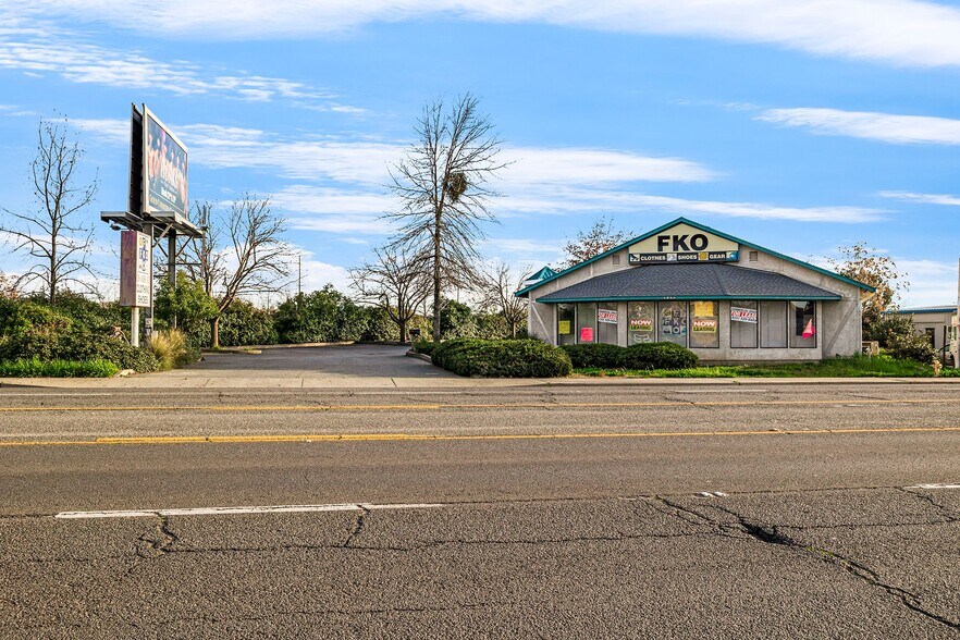 More Photos Of 1121 Oro Dam Blvd E, Oroville General Retail For Sale