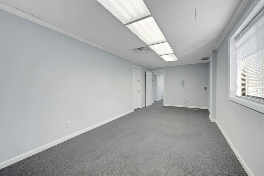 More Photos Of 1492 High Ridge Rd, Stamford Freestanding For Lease