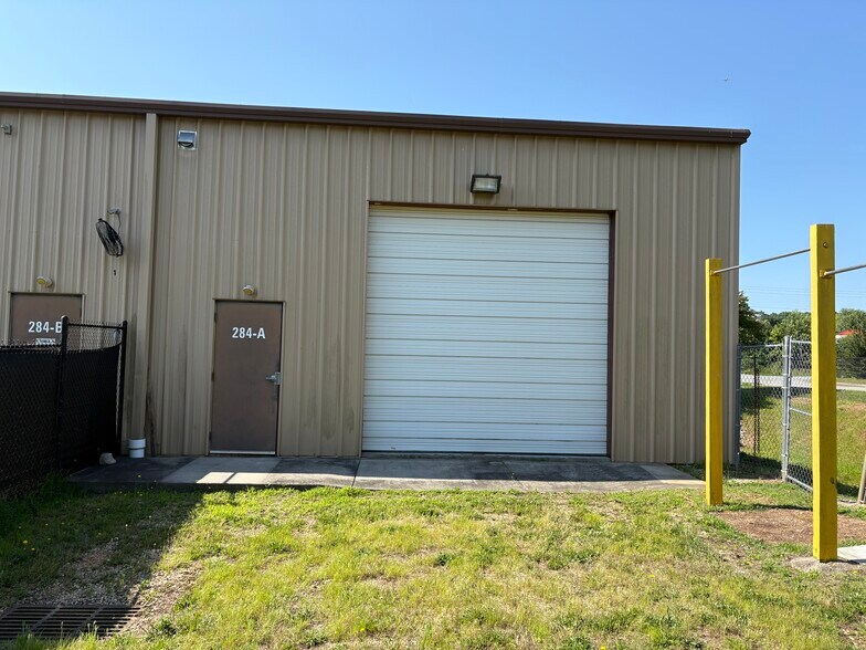 More Photos Of 284 Rocky Creek Rd, Greenville Storefront For Lease