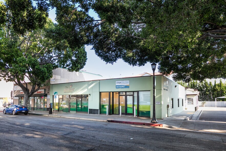 Primary Photo Of 700 E Green St, Pasadena Storefront For Lease