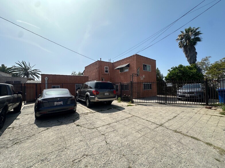 More Photos Of 3939 W 28th St, Los Angeles Multifamily For Sale
