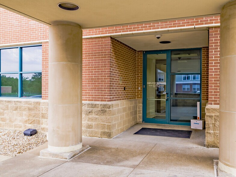 More Photos Of 4701 Old Shepard Pl, Plano Medical For Lease