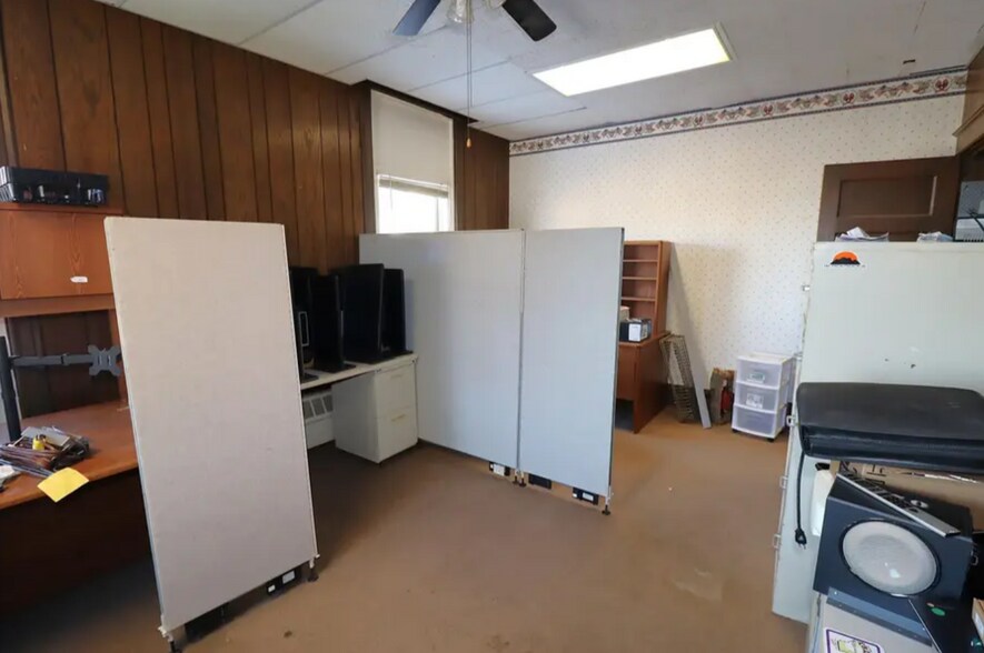 More Photos Of 220 Main St E, Ashland Office For Sale