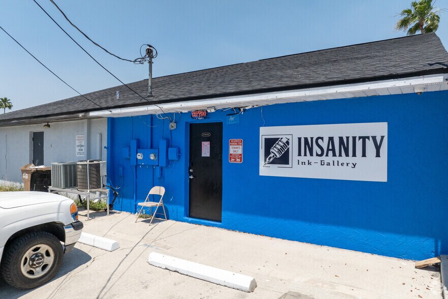 More Photos Of 1336 E Cape Coral Pky, Cape Coral Storefront For Sale