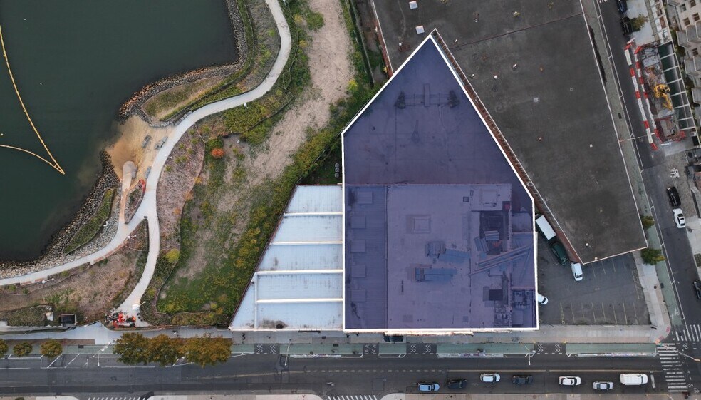 More Photos Of 25 Franklin St, Brooklyn Light Manufacturing For Sale