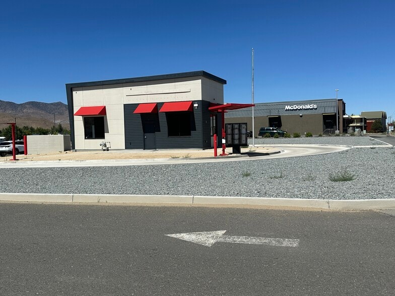 Primary Photo Of 5 Dayton Village Pky, Dayton Fast Food For Lease
