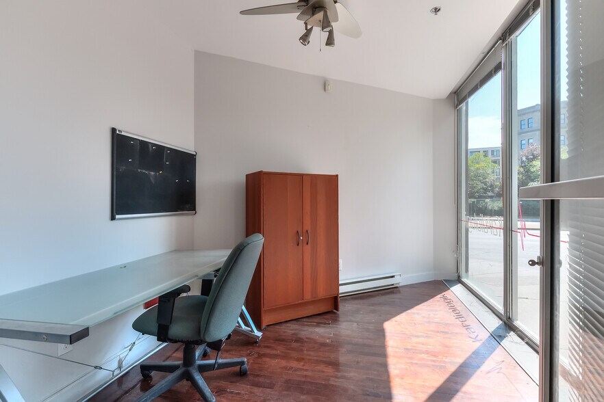 More Photos Of 7345 Boul Saint-Laurent, Montréal Storefront Retail Residential For Sale