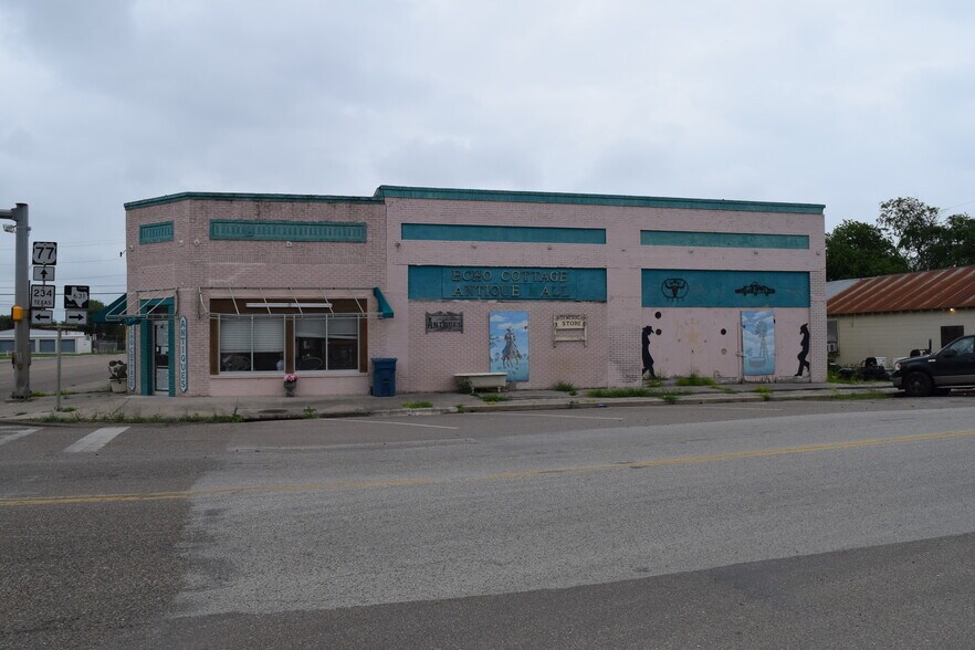 More Photos Of 100 Main St, Odem Freestanding For Sale