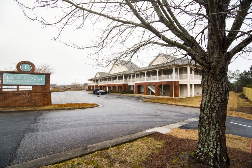 More Photos Of 6478 Putnam Ford Dr, Woodstock Office For Lease