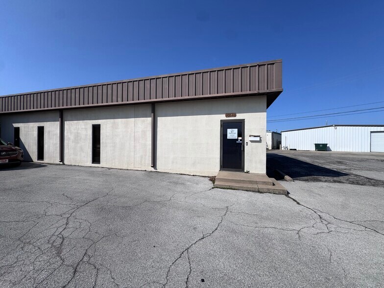 More Photos Of 10828 E Newton St, Tulsa Unknown For Lease