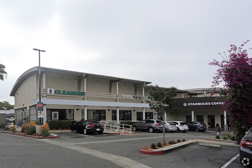 More Photos Of 8951 Santa Monica Blvd, West Hollywood Storefront For Lease