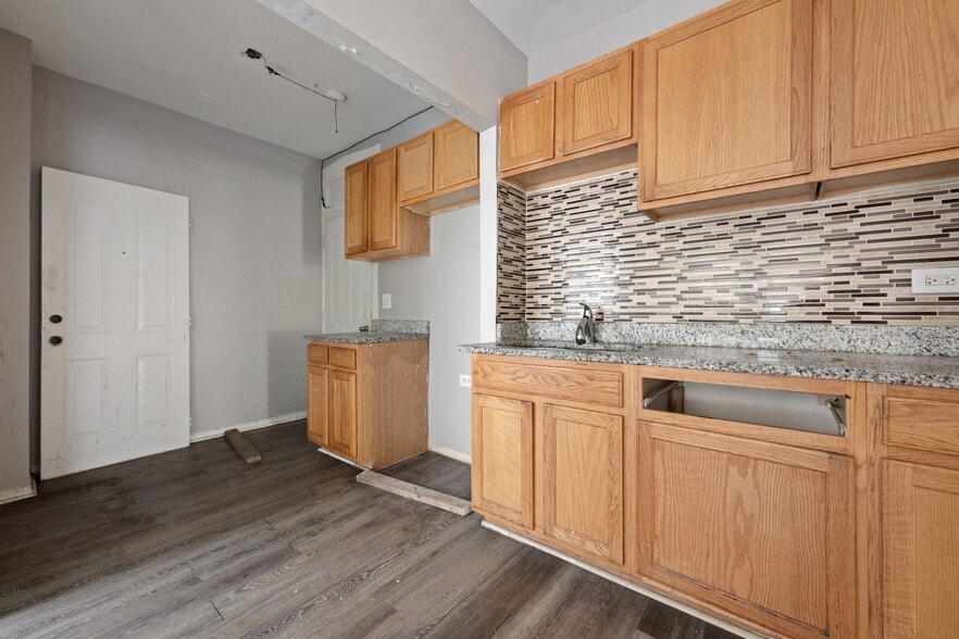 More Photos Of 6952-6958 S Paxton Ave, Chicago Apartments For Sale