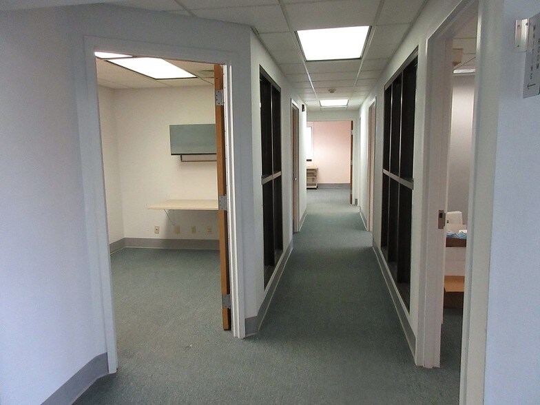 More Photos Of 498 Essex St, Bangor Medical For Lease