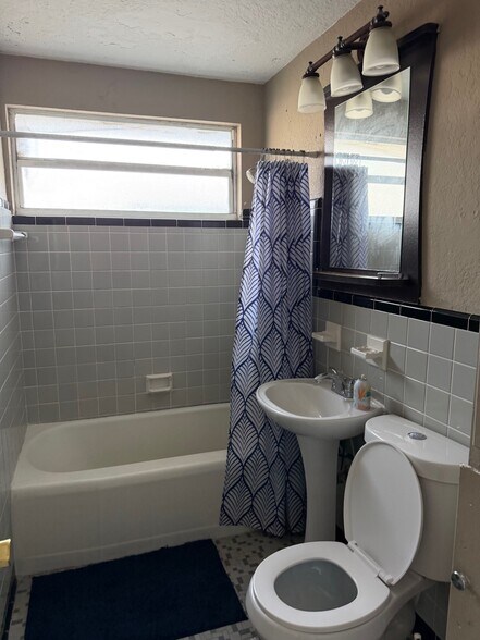 More Photos Of 1041 28th St, Orlando General Retail For Sale