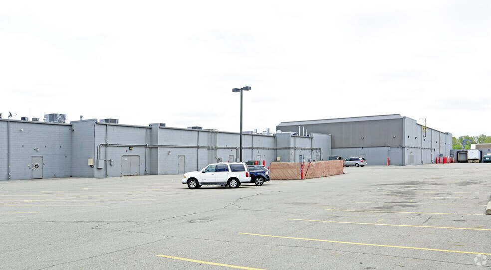More Photos Of 44725-44807 Schoenherr Rd, Sterling Heights Unknown For Lease