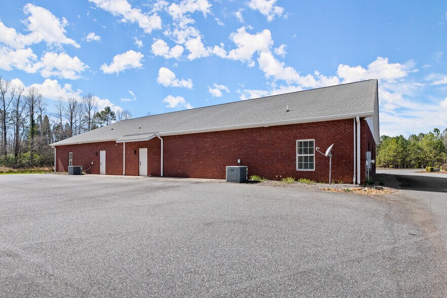 More Photos Of 135 Midway Dr, Cornelia Medical For Sale