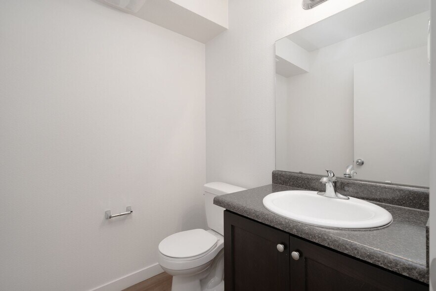 More Photos Of 5750 NE 34th St, Vancouver Apartments For Sale
