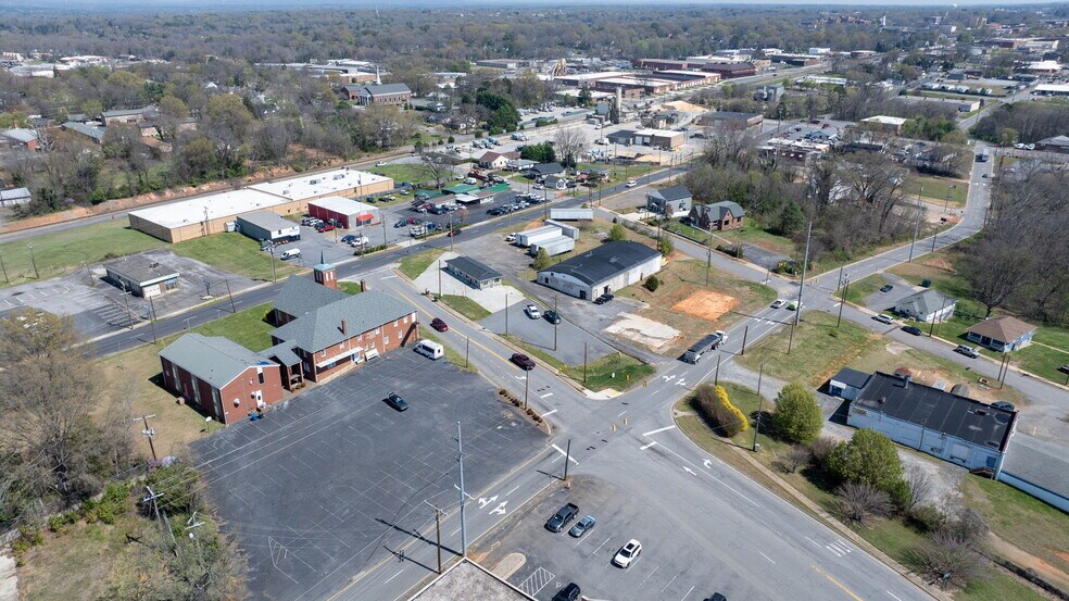 More Photos Of 121 13th St SW, Hickory Office For Sale