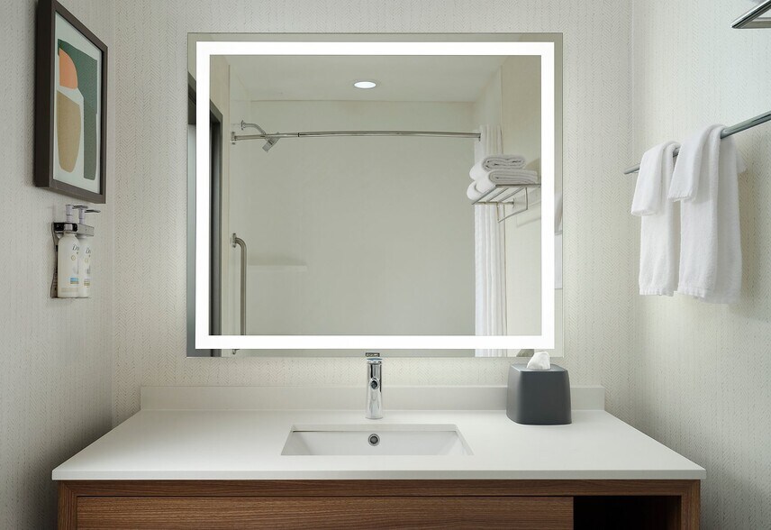 More Photos Of 100 N Frontage Rd, Meridian Hotel For Sale