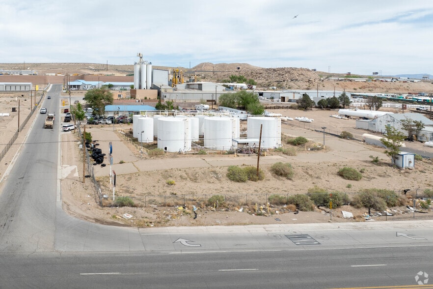 More Photos Of 4010 El Rey Rd, Albuquerque Chemical Oil Refinery For Sale