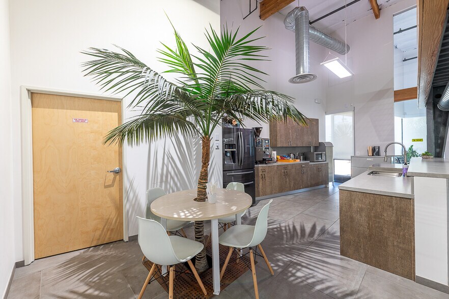 More Photos Of 12610 Saticoy St S, North Hollywood Warehouse For Sale