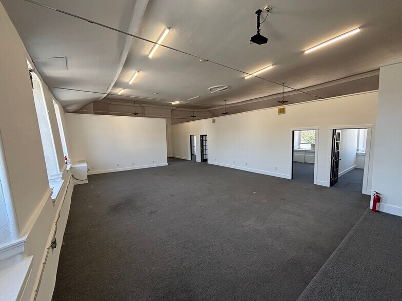 More Photos Of 4200-4206 Ridge Ave, Philadelphia Storefront Retail Office For Lease