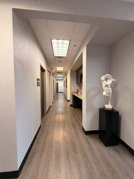 More Photos Of 250 E Basse Rd, San Antonio Medical For Lease