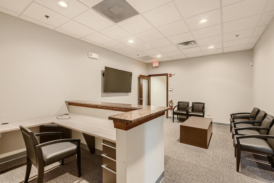 More Photos Of 108 S Wynstone Park Dr, North Barrington Office For Lease