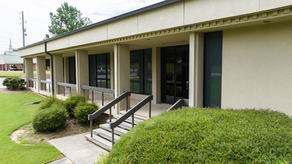 More Photos Of 1330 N Park St, Carrollton Medical For Sale