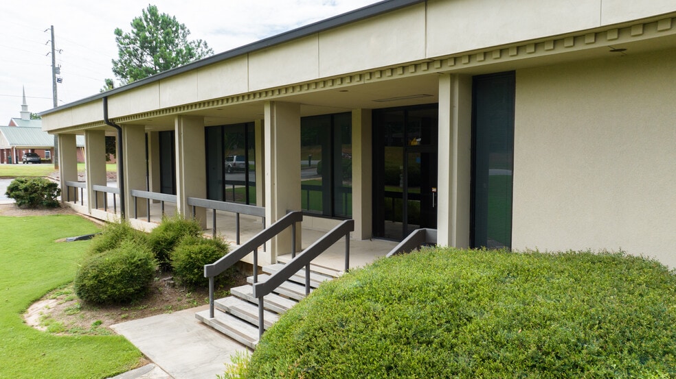 More Photos Of 1330 N Park St, Carrollton Medical For Lease