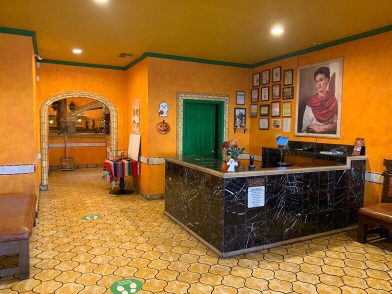 More Photos Of 2490 Fair St, Chico Restaurant For Lease
