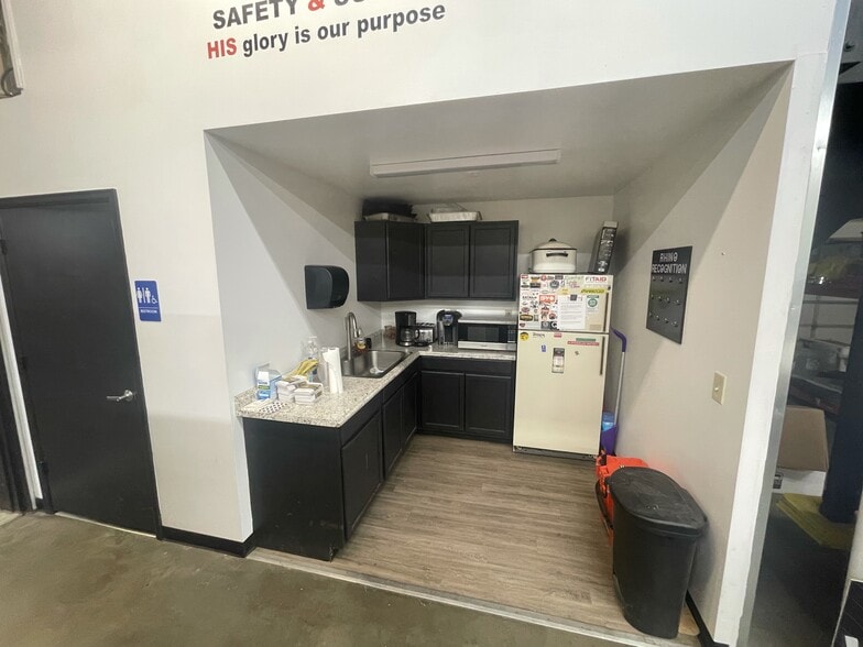 More Photos Of 128 30th St, Greeley Warehouse For Sale