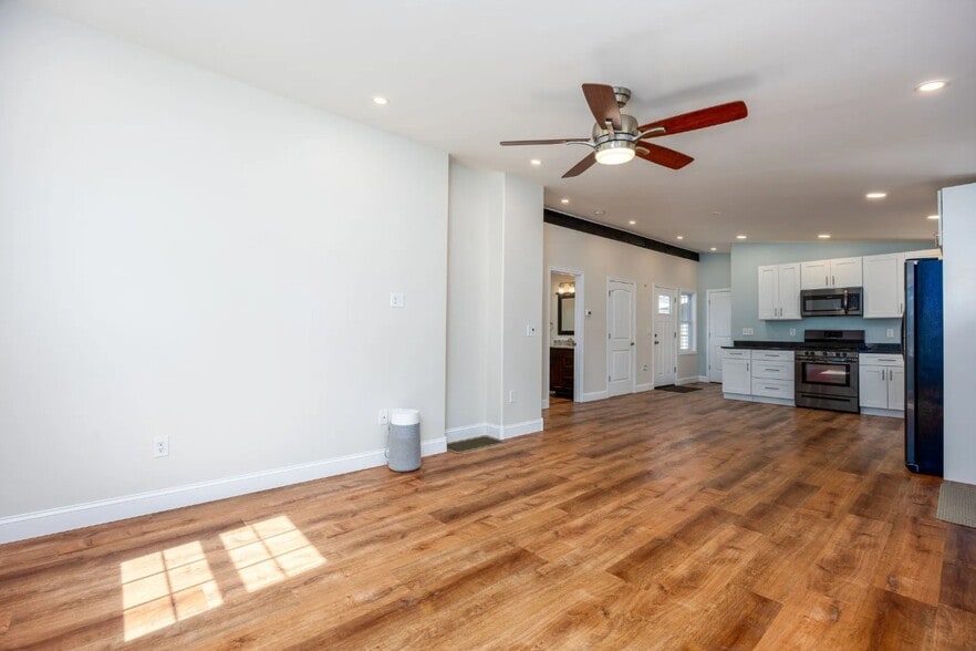 More Photos Of 361A Dover Rd, Chichester Specialty For Sale