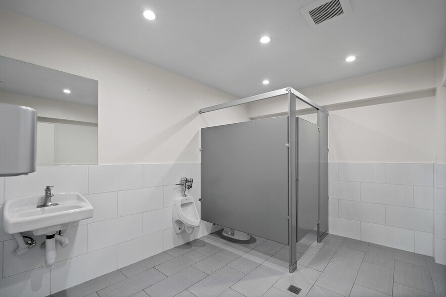 More Photos Of 1802-1808 El Camino Real, Redwood City General Retail For Lease