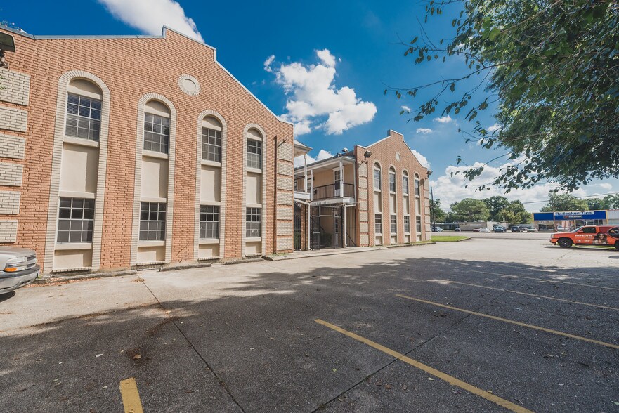 More Photos Of 2002 20th St, Kenner Office For Sale