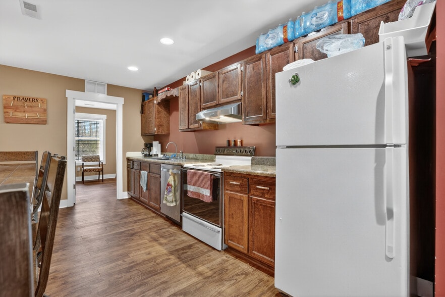 More Photos Of 615 S 2nd St, Central City Specialty For Sale